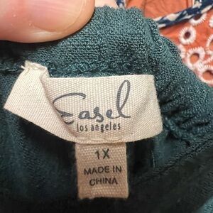 Easel Los Angeles Green Top